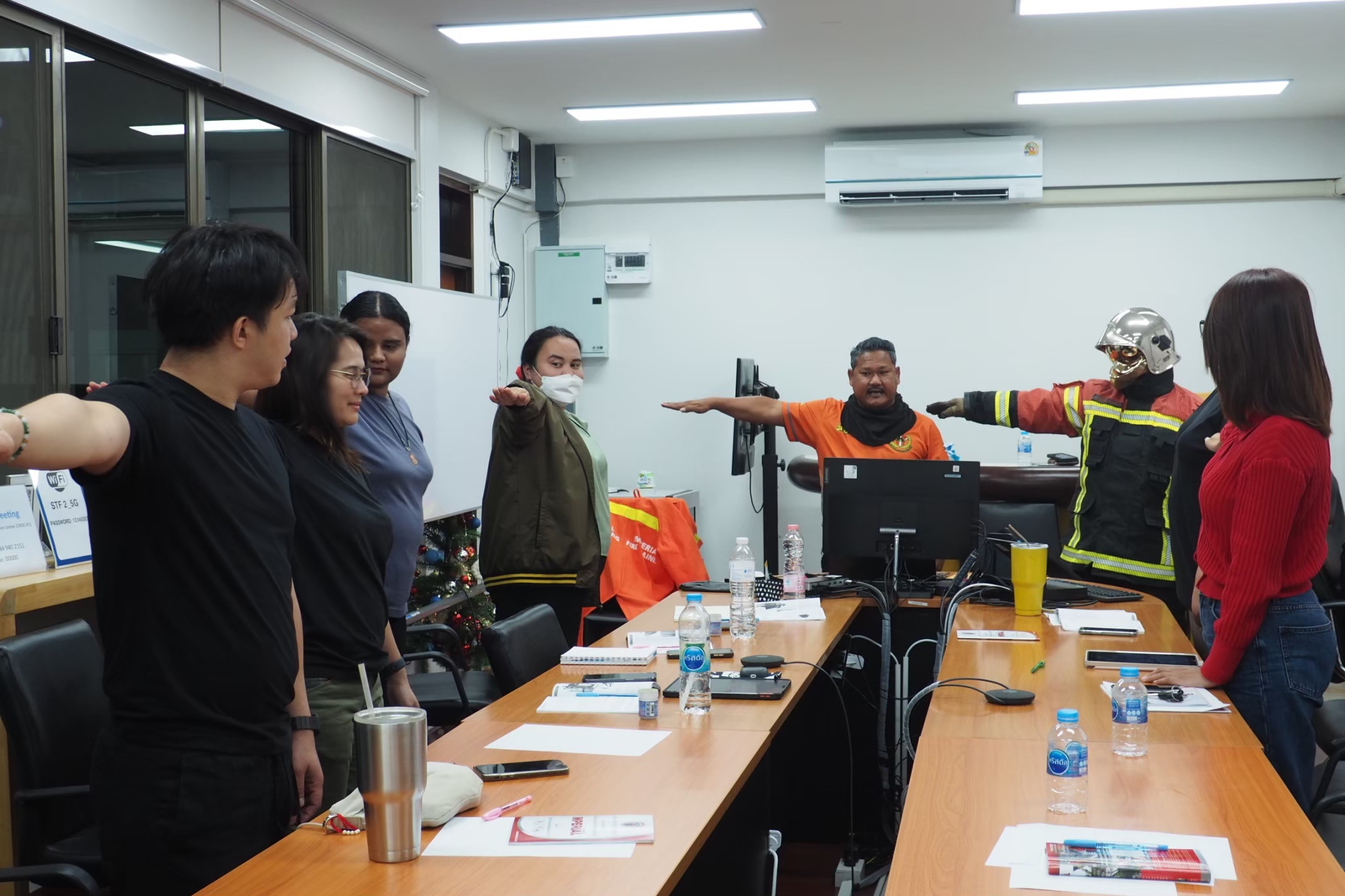 โครงการการอบรมดับเพลิงขั้นต้น โดยวิทยากรจาก IMPERIAL FIRE TRAINING ณ มูลนิธิเอสทีเอฟ